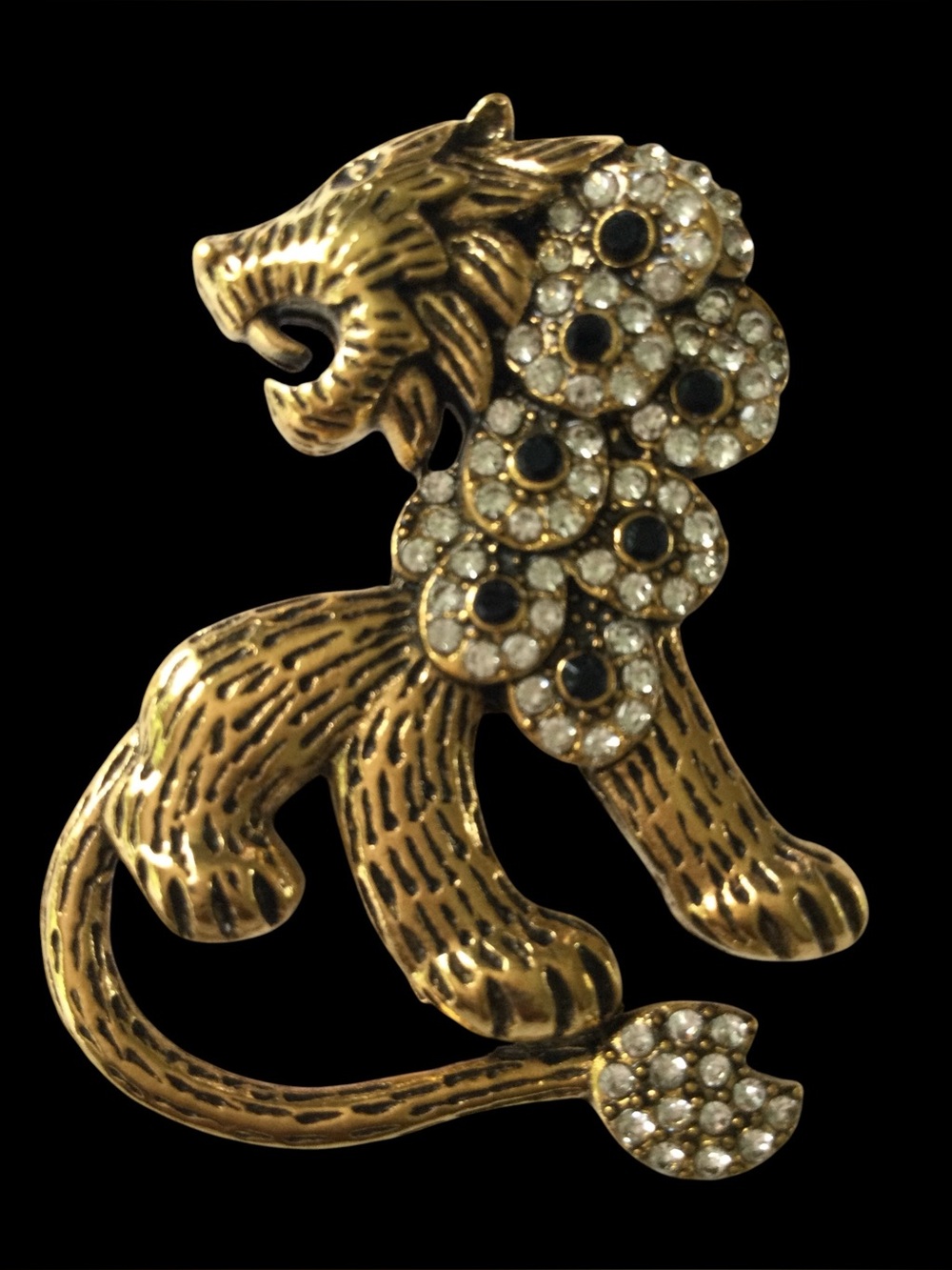 Fierce Gold‑Tone Lion Brooch • Rhinestone Mane • Statement Pin